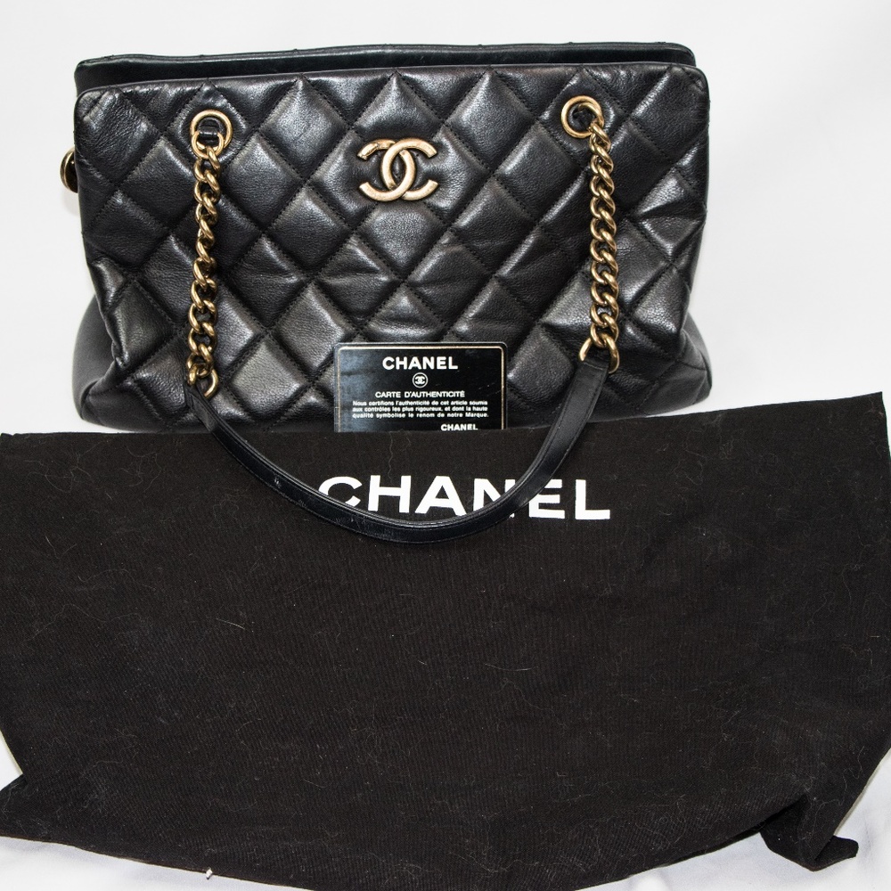 “LIKE NEW” AUTHENTIC CHANEL LARGE SHOPPER, BLACK